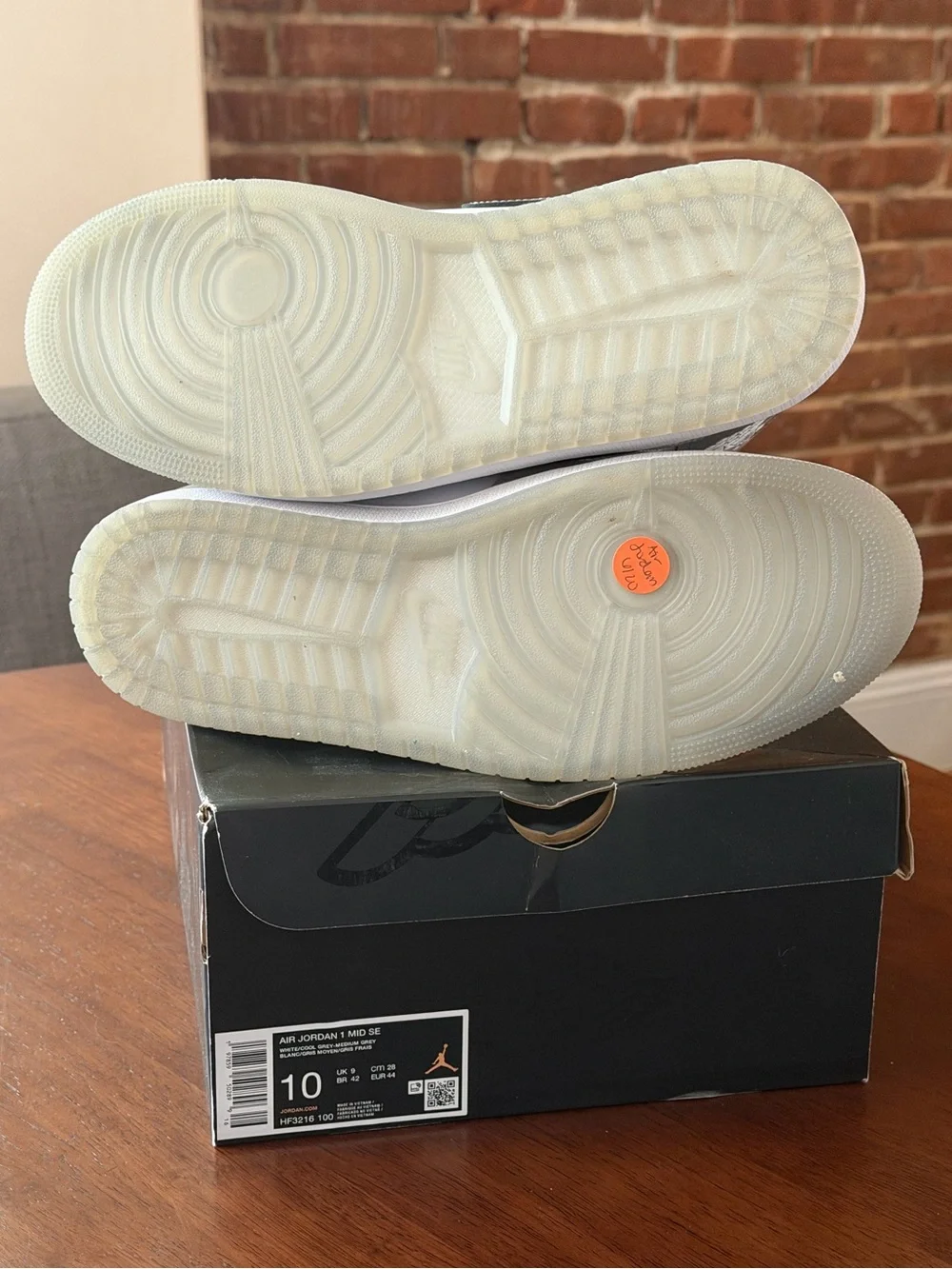 Air Jordan 1 Mid SE “Cool Grey” - Picture 5 of 6